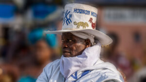 Gut behütet, Elfriede Hotko